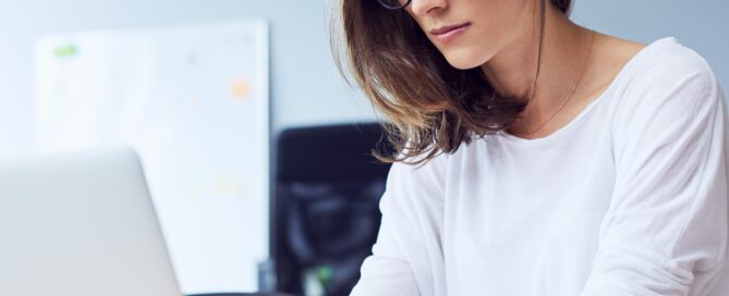 Lady on laptop